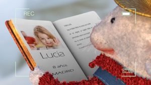 El Ratón Pérez visita a un niño y lee una carta